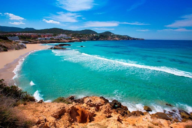 Alquiler de coches en Cala Tarida